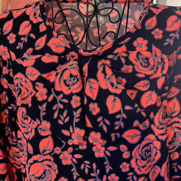 Ladies Floral 2piece Outfit - Picture 3 of 6